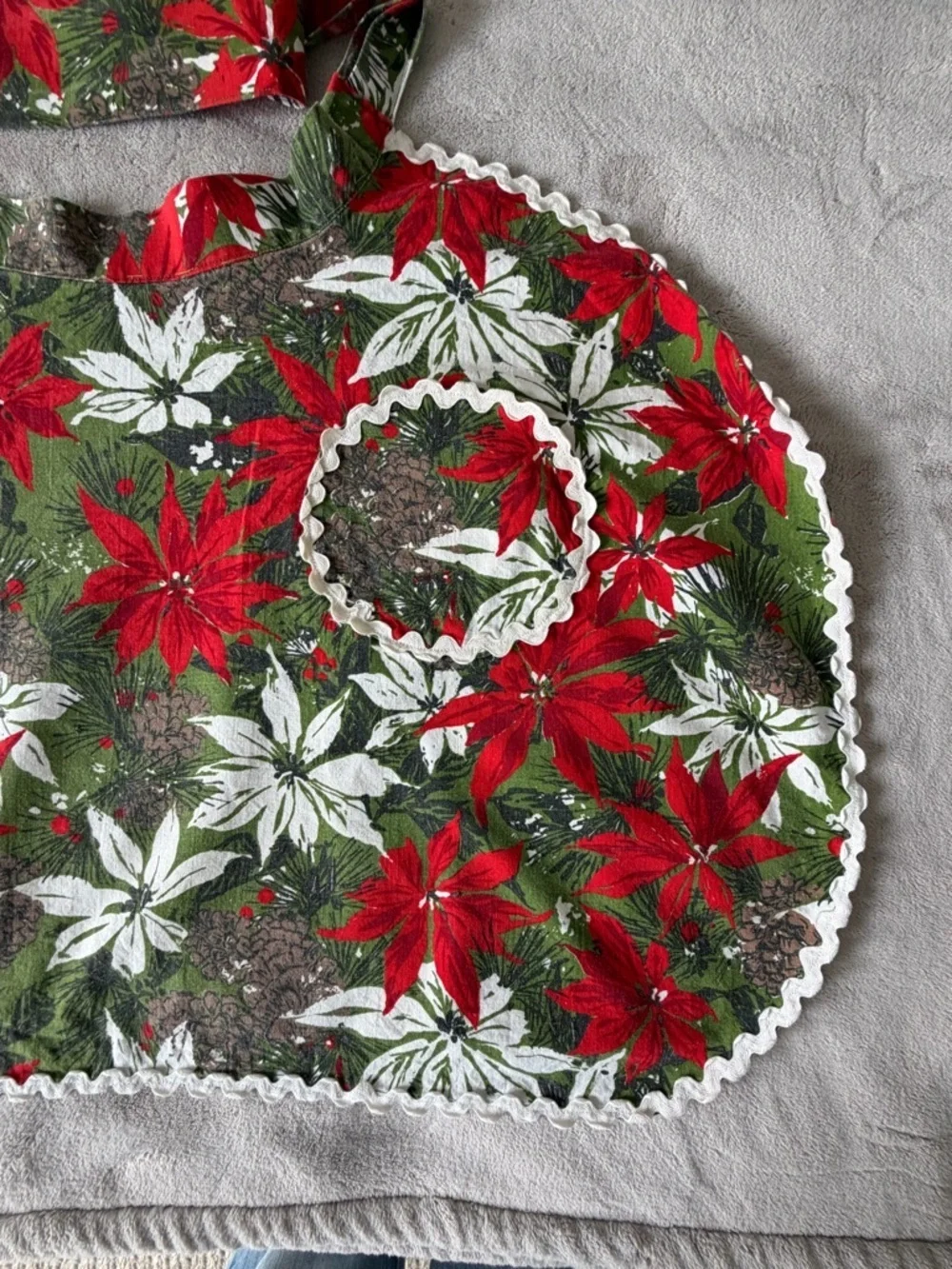 Vintage 1950s 1960s Handmade Poinsettia Christmas Apron Holiday Tie Waist